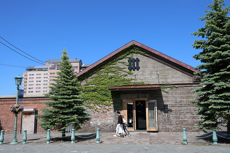 點我看大圖 夏日北海道自由行-函館篇(五稜郭/旬花/大黑屋/函館朝市/金森紅磚倉庫/小丑漢堡/八幡坂/元町/根室花丸/函館山)