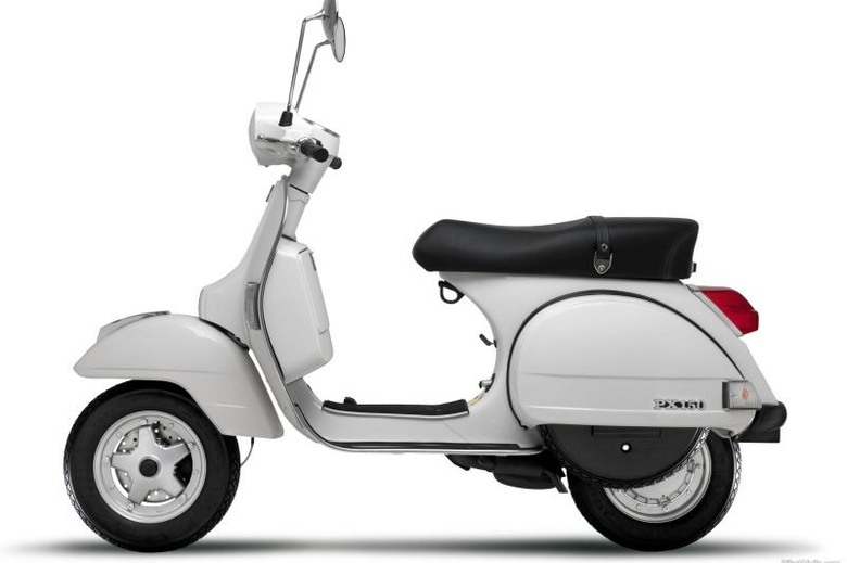 Vespa GTS 300 Super Sport 從容穿梭 自在馳騁|老偉士的靈魂、新世代的進化!