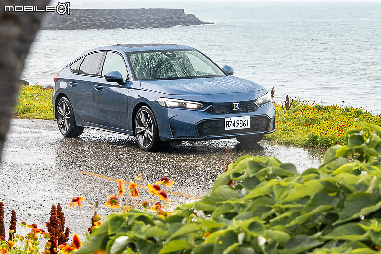 Honda 小改款 Civic e:HEV 試駕｜輕快好開又省油，均衡操控沒話說！