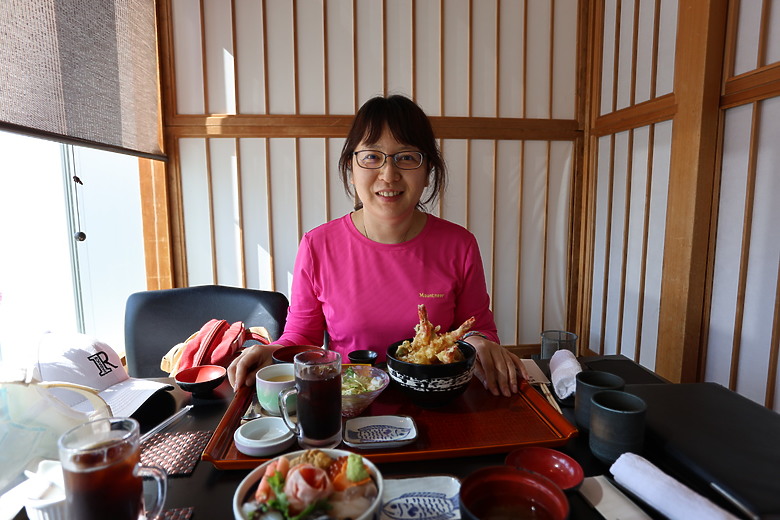 點我看大圖 夏日北海道自由行-函館篇(五稜郭/旬花/大黑屋/函館朝市/金森紅磚倉庫/小丑漢堡/八幡坂/元町/根室花丸/函館山)
