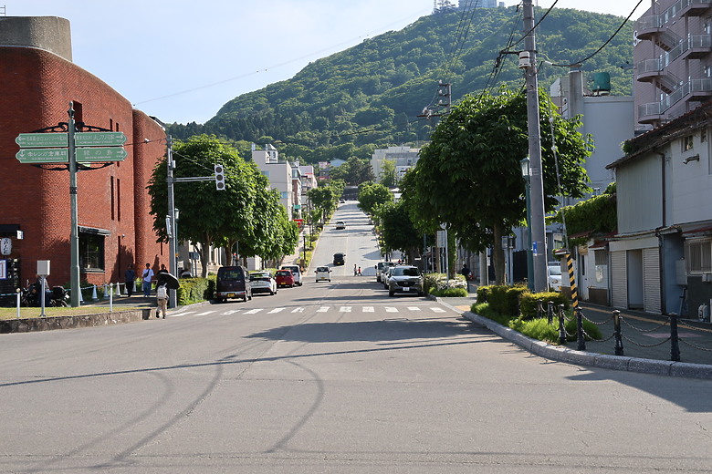 點我看大圖 夏日北海道自由行-函館篇(五稜郭/旬花/大黑屋/函館朝市/金森紅磚倉庫/小丑漢堡/八幡坂/元町/根室花丸/函館山)