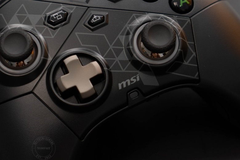 點我看大圖 MSI FORCE PRO WIRELESS 電競搖桿開箱評測 | 三段式霍爾效應觸發、48hrs 超強自定義長效沈浸體驗