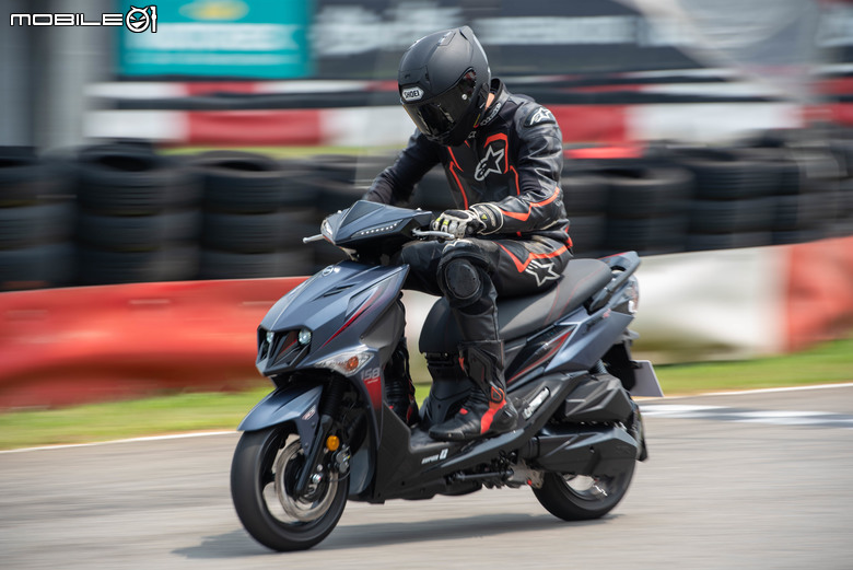 SYM JET SL / SL+ SuperC 小改款試駕｜腹內大升級，導入電推 ZRSG 3.0！