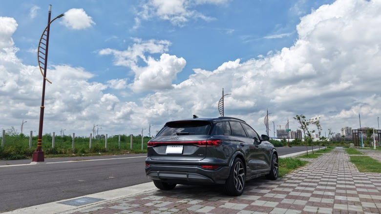 Q6 e-tron quattro S-line w/ Daytona Grey