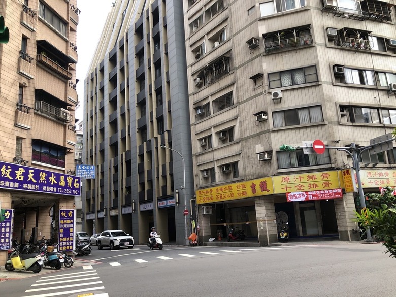 精巧黃金店面出租