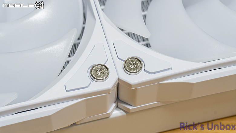 點我看大圖 【開箱】全漢首款一體式水冷 | FSP AE36 WHITE