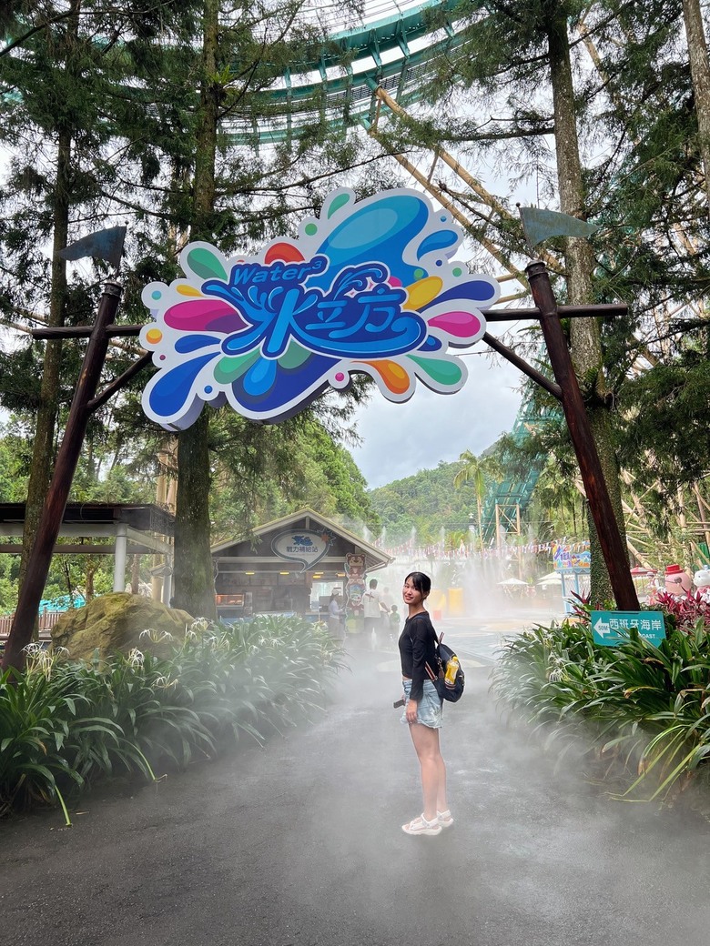 去日月潭搭纜車順便玩了九族文化村,夏天園內超涼的