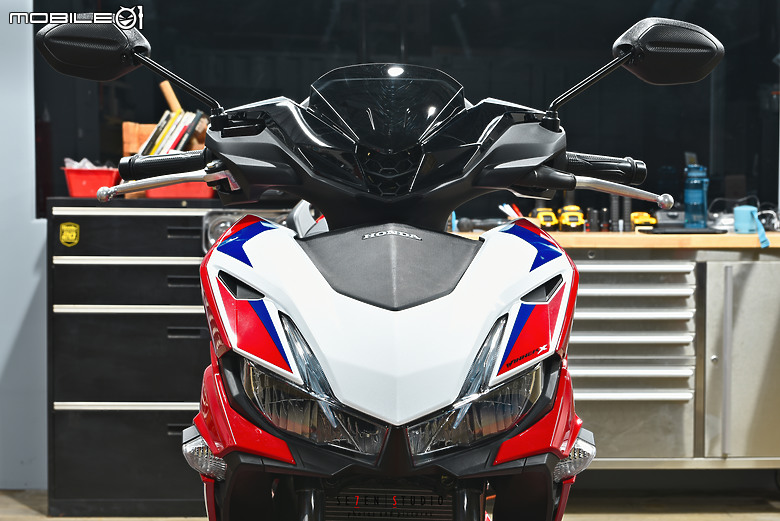 超簡易開箱HONDA外勞神車WINNER X V4 (堪稱新待轉區6速檔車小鋼炮)