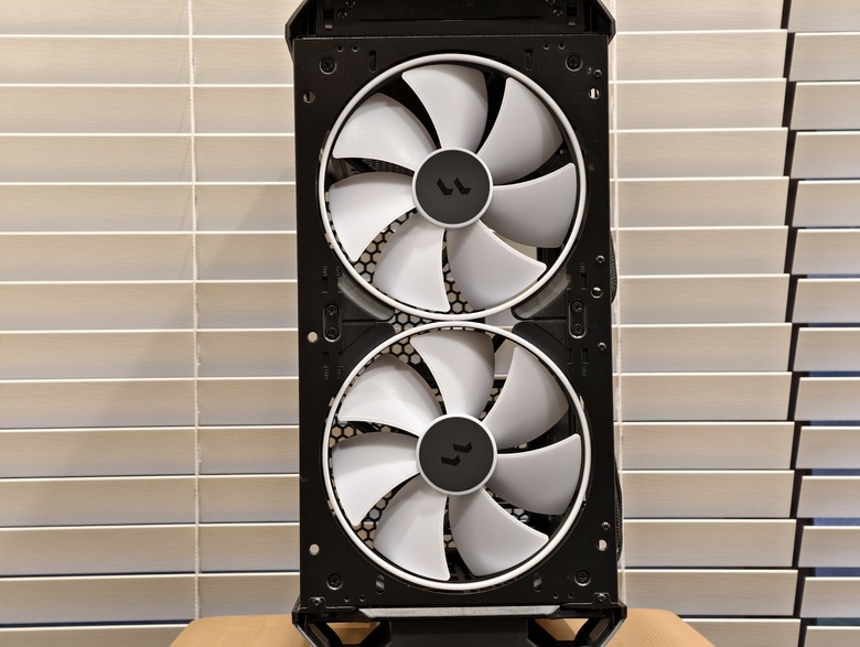 (舊殼開箱) 主打高風量的散熱布局，Fractal Design Torrent Compact & Nano開箱試用