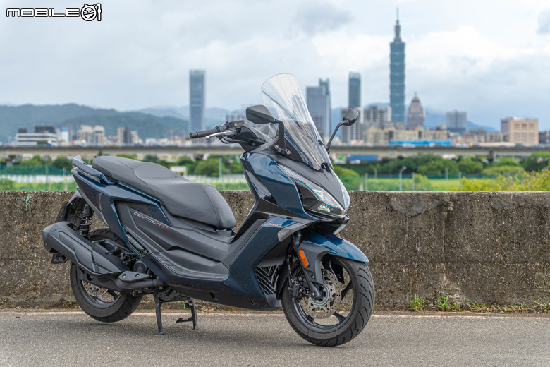 點我看大圖 KYMCO DOWNTOWN GT350 試乘|超乎預期的運動性、全方位黃牌大羊!