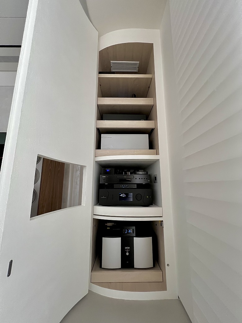 點我看大圖 如「烏托邦」的精品StormAudio風暴/KEF 5.2.6客廳劇院