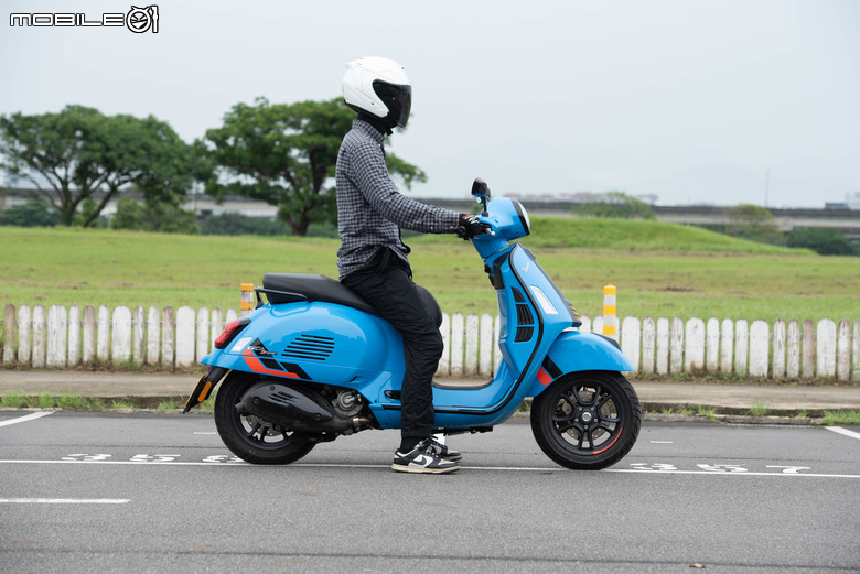 Vespa GTS 300 Super Sport 從容穿梭 自在馳騁｜老偉士的靈魂、新世代的進化！