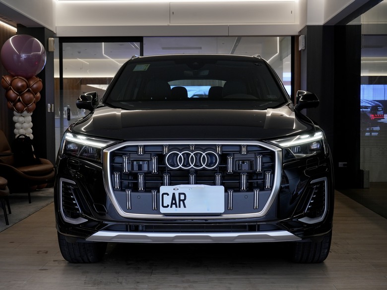 交車照片分享｜Q7 45 TFSI quattro｜金屬神迷黑 Mythos Black 0E