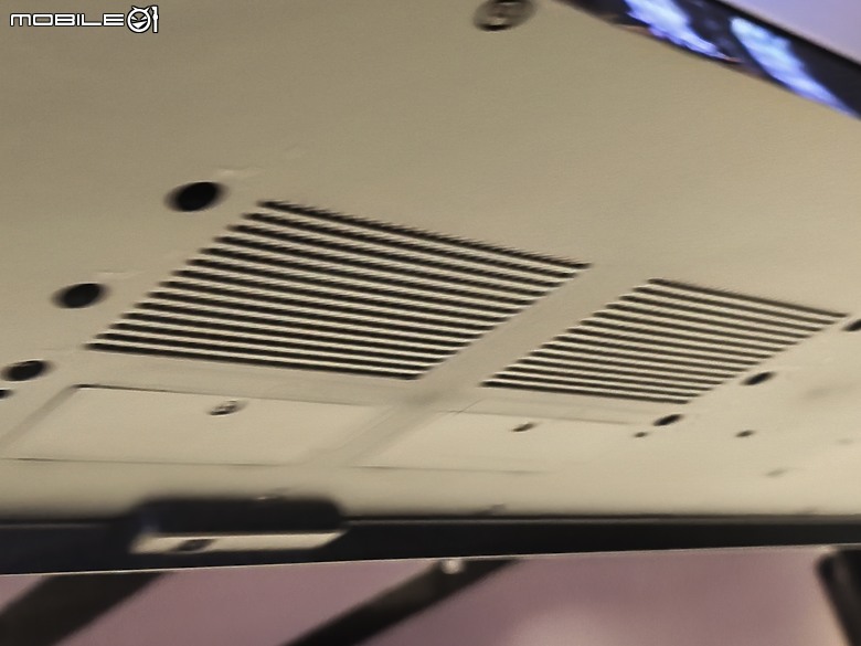 點我看大圖 【 體驗會實況 】LG 以透明面板 「SINGNATURE OLED T」旗艦機種領軍,展現顯示器產品未來的嶄新風貌!