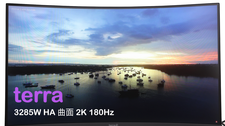 平價 2K 解析度 180Hz 曲面螢幕 terra 3285W HA，支架意外地出色