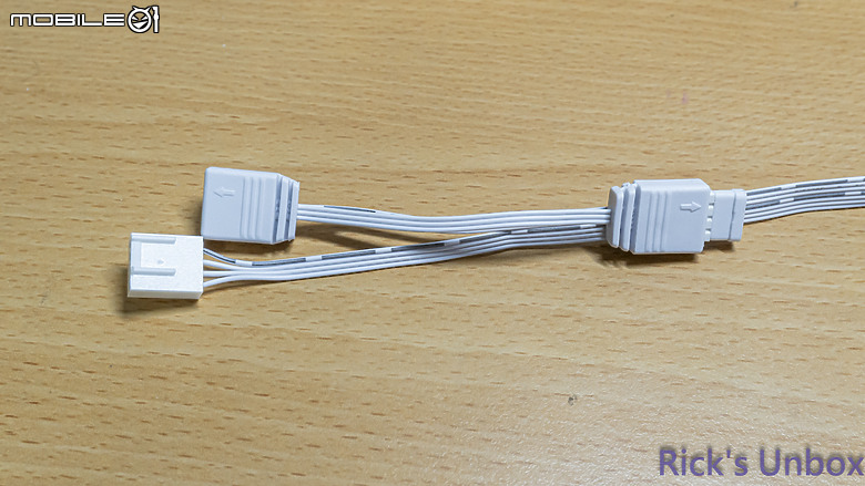 點我看大圖 【開箱】全漢首款一體式水冷 | FSP AE36 WHITE