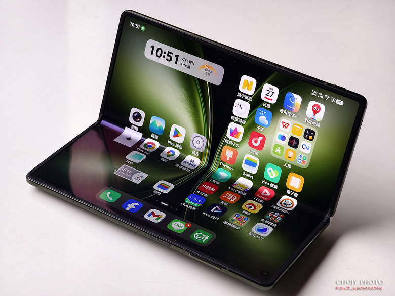 (chujy) vivo X Fold5 開箱體驗:輕薄大螢幕摺疊旗艦的全方位進化
