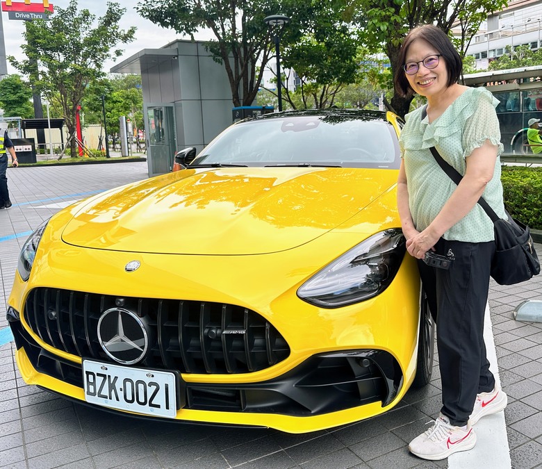 M-Benz AMG GT 43 不專業試駕 │ 宜快宜慢，溫文與熱血兼具的陽光跑車，夢想與實用，一車滿足！