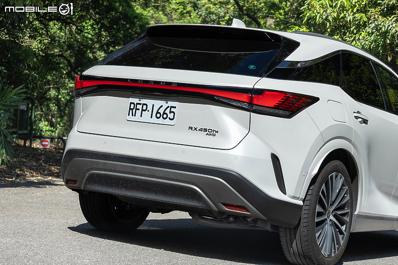 Lexus RX 450h+ 旗艦版試駕|淺嚐純電生活,從插電式油電動力開始!