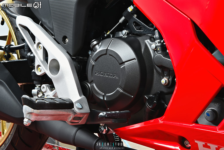超簡易開箱HONDA外勞神車WINNER X V4 (堪稱新待轉區6速檔車小鋼炮)