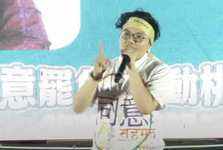 點我看大圖 吳靜怡又翻車!萬美玲罷場嗨喊「罷羅美玲」