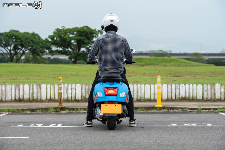 Vespa GTS 300 Super Sport 從容穿梭 自在馳騁｜老偉士的靈魂、新世代的進化！