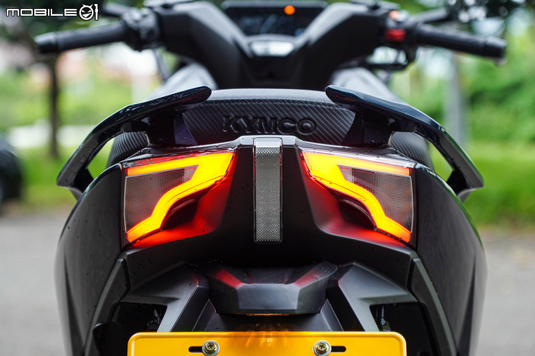 KYMCO DOWNTOWN GT350 試乘｜超乎預期的運動性、全方位黃牌大羊！