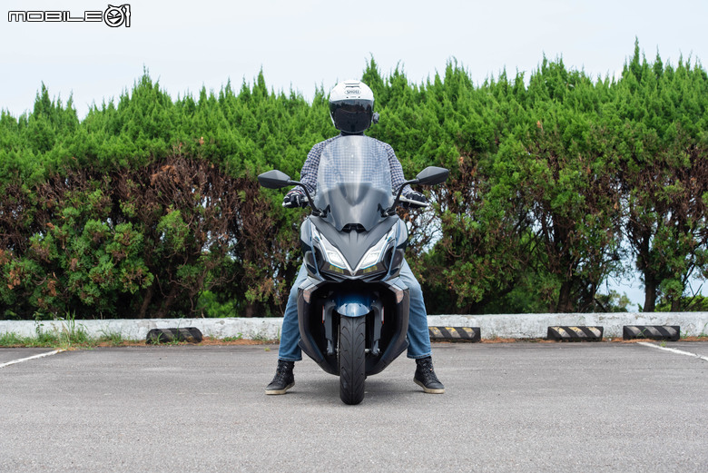 KYMCO DOWNTOWN GT350 試乘｜超乎預期的運動性、全方位黃牌大羊！