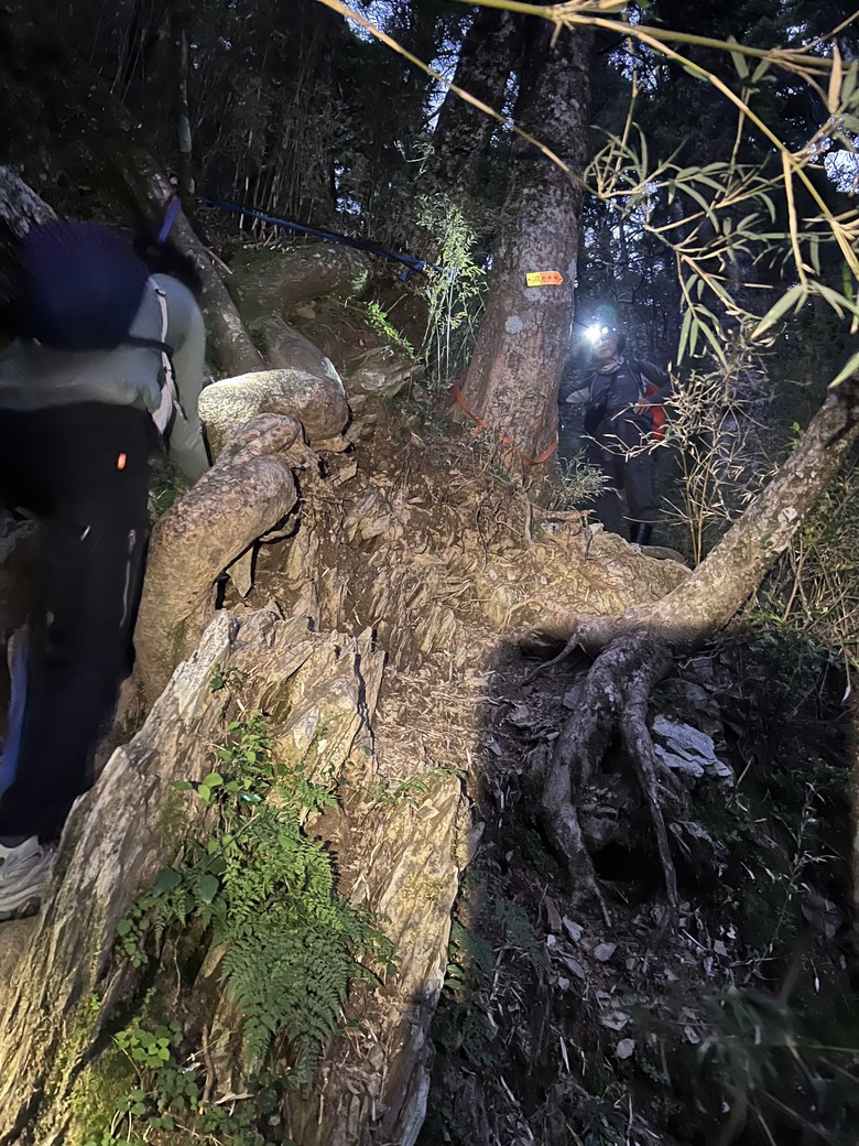 登鈴鳴閂山 ,被颱風追趕