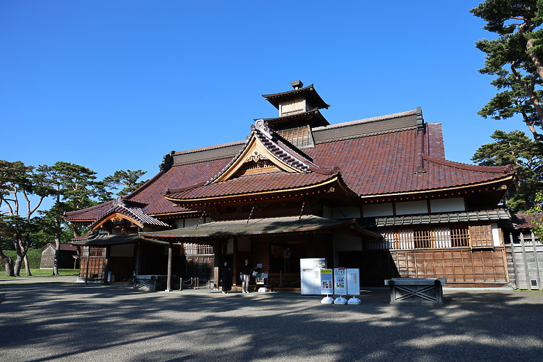 點我看大圖 夏日北海道自由行-函館篇(五稜郭/旬花/大黑屋/函館朝市/金森紅磚倉庫/小丑漢堡/八幡坂/元町/根室花丸/函館山)