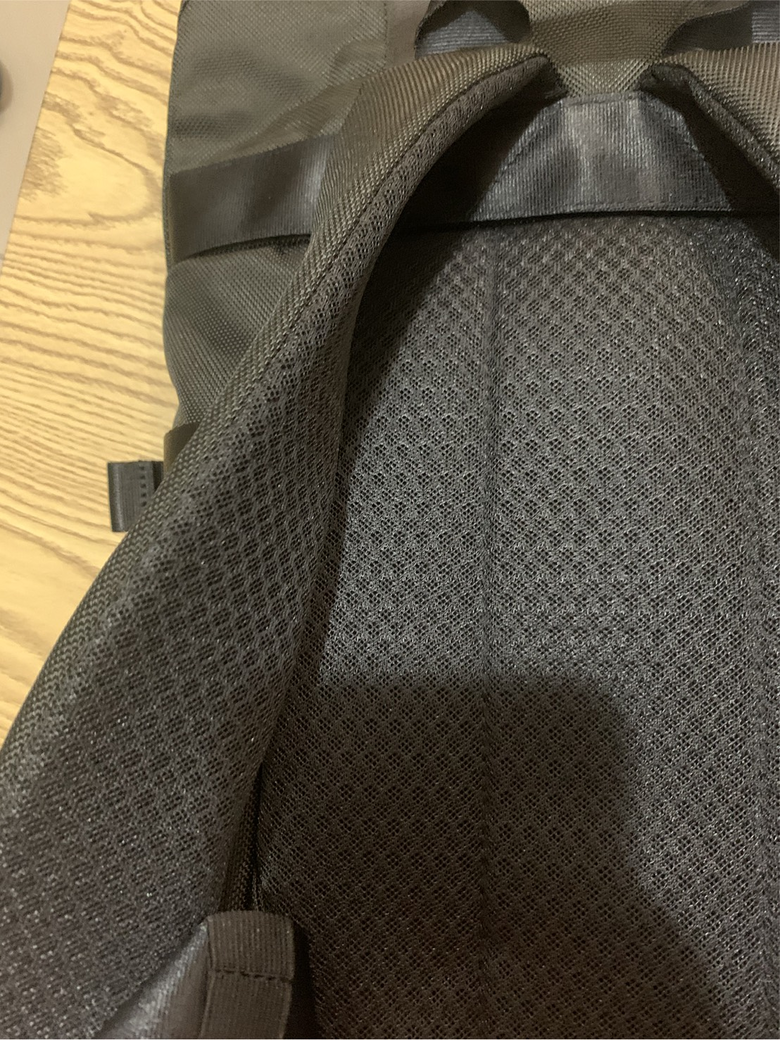 顏值與輕量化兼具的小摺後背包