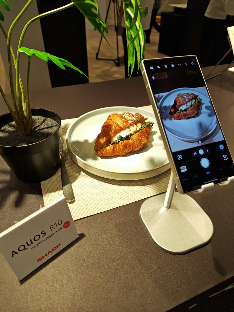 點我看大圖 AQUOS R10 輕旗艦明天發售