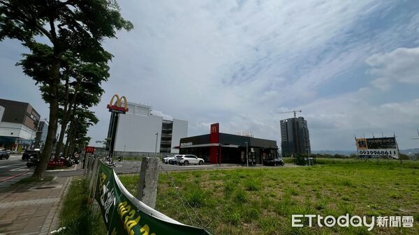 「開發早死、不開發等死」,停車位暴增凸顯養地風再起