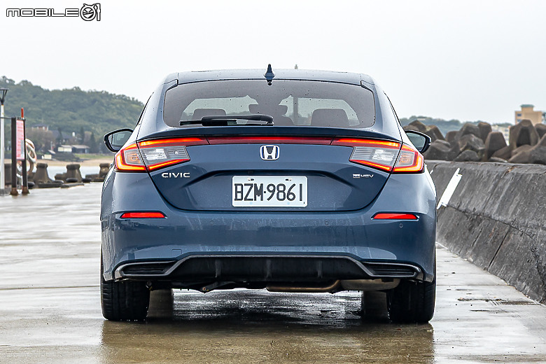 Honda 小改款 Civic e:HEV 試駕｜輕快好開又省油，均衡操控沒話說！