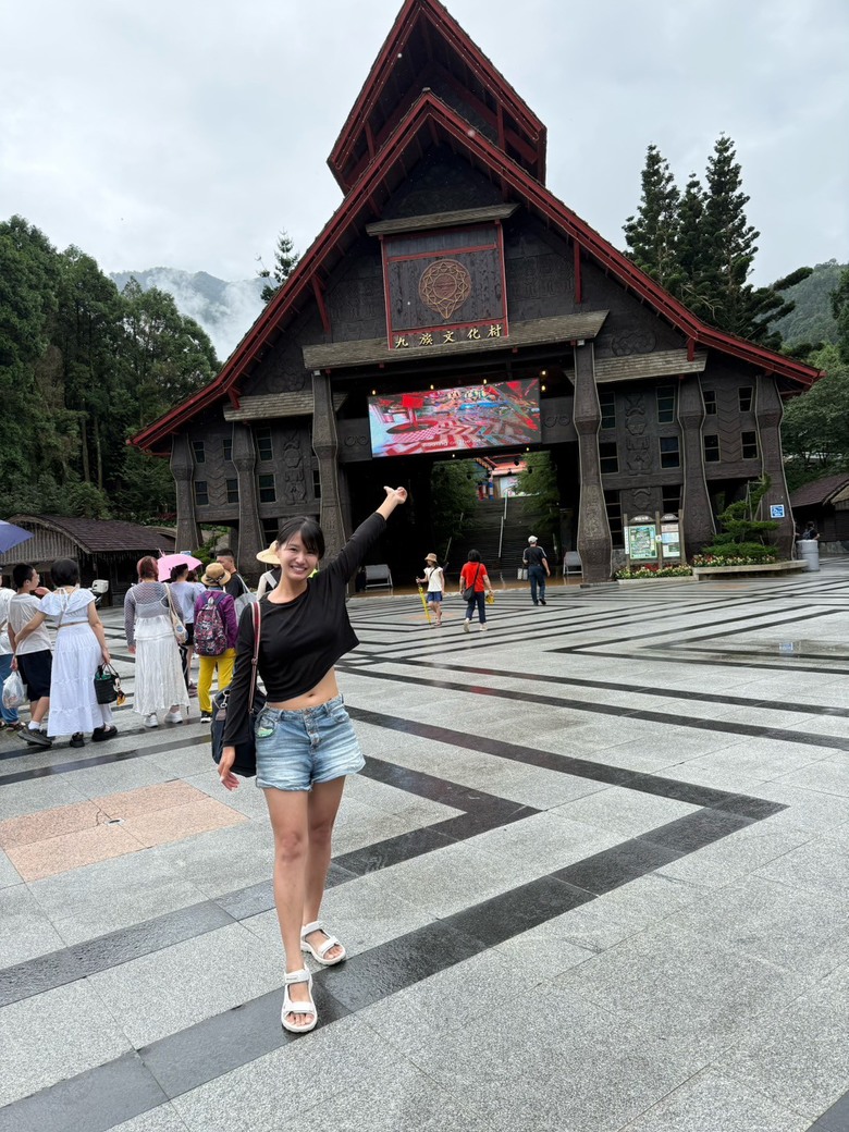 去日月潭搭纜車順便玩了九族文化村,夏天園內超涼的