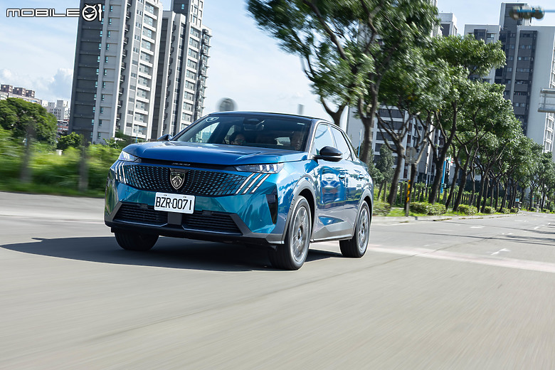 Peugeot 3008 大改款試駕｜降價更超值，以全新油電動力強勢挑戰中型休旅市場！