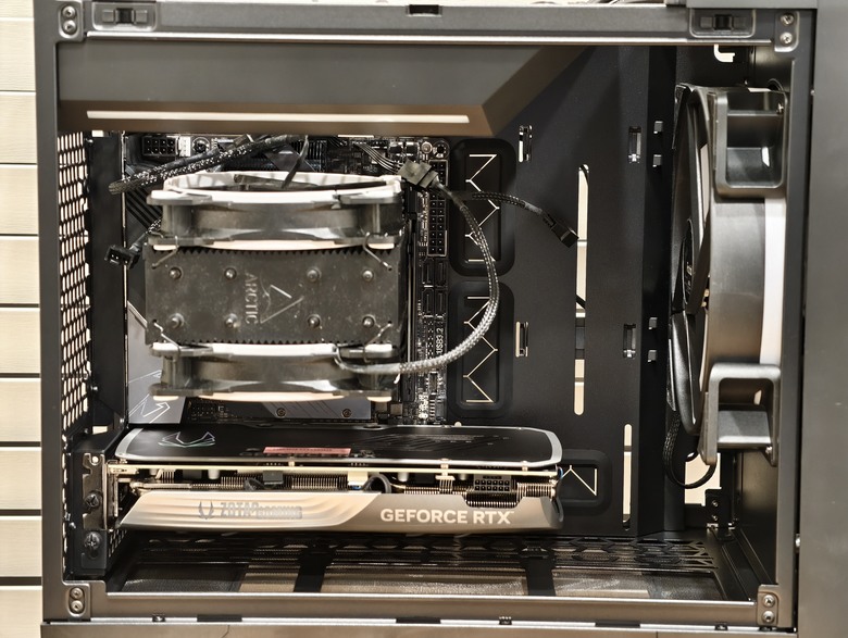 (舊殼開箱) 主打高風量的散熱布局，Fractal Design Torrent Compact & Nano開箱試用