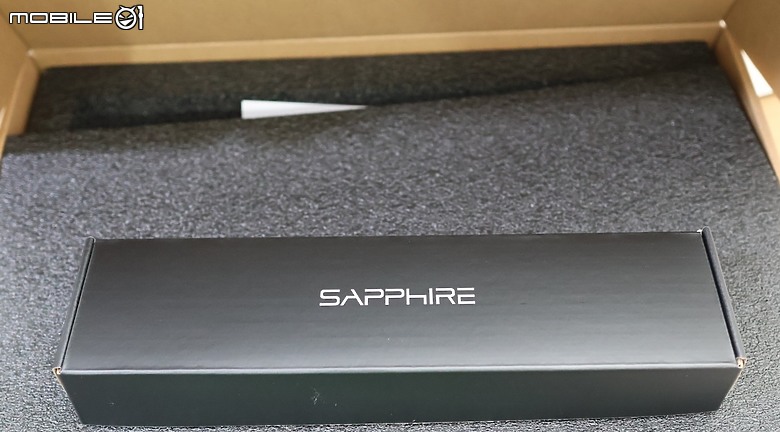 點我看大圖 雙 HDMI 保護框體設計 SAPPHIRE 藍寶石 Nitro+ 9060XT 16GB 開箱