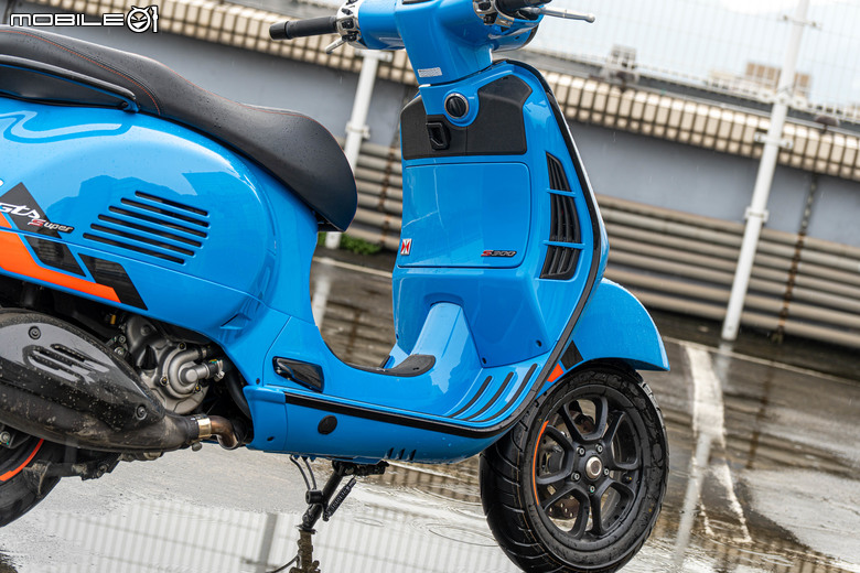 Vespa GTS 300 Super Sport 從容穿梭 自在馳騁｜老偉士的靈魂、新世代的進化！