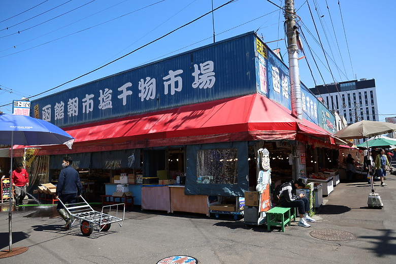 點我看大圖 夏日北海道自由行-函館篇(五稜郭/旬花/大黑屋/函館朝市/金森紅磚倉庫/小丑漢堡/八幡坂/元町/根室花丸/函館山)
