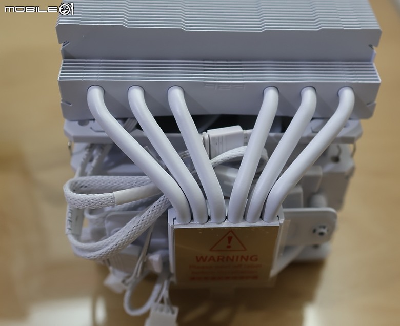 點我看大圖 白色海景房空冷新選擇 FSP 全漢 MP7 WA NP5 WA 白化版