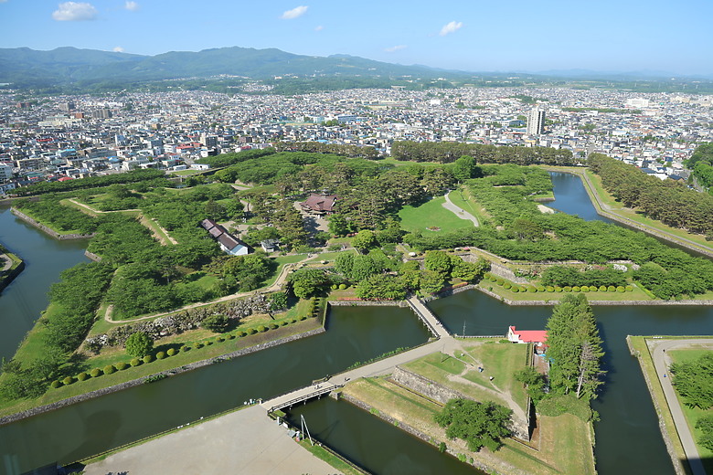 點我看大圖 夏日北海道自由行-函館篇(五稜郭/旬花/大黑屋/函館朝市/金森紅磚倉庫/小丑漢堡/八幡坂/元町/根室花丸/函館山)