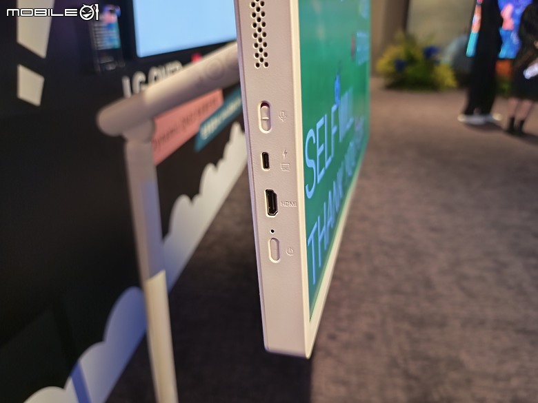 點我看大圖 【 體驗會實況 】LG 以透明面板 「SINGNATURE OLED T」旗艦機種領軍,展現顯示器產品未來的嶄新風貌!