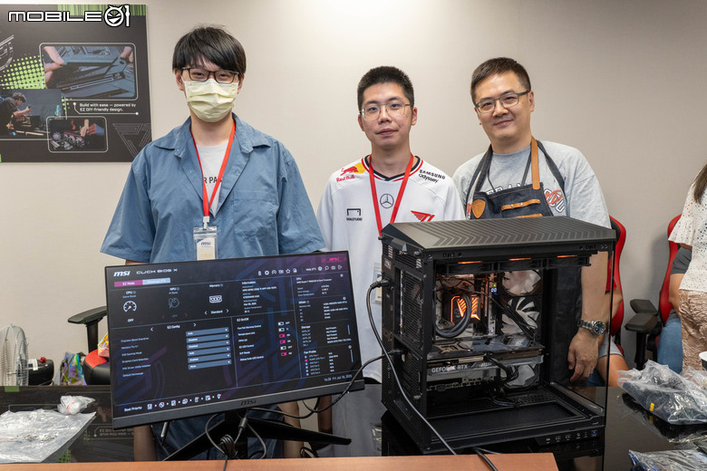 【活動體驗】Mobile01 x 微星 EZ DIY PC 組裝體驗會 體驗 DIY 組裝樂趣／液態氮超頻 還有專業小姐姐指導