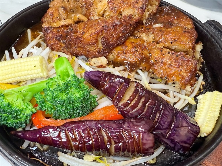 素食新境界！創意熱炒Ｘ精緻裝潢，味蕾與心靈的雙重饗宴