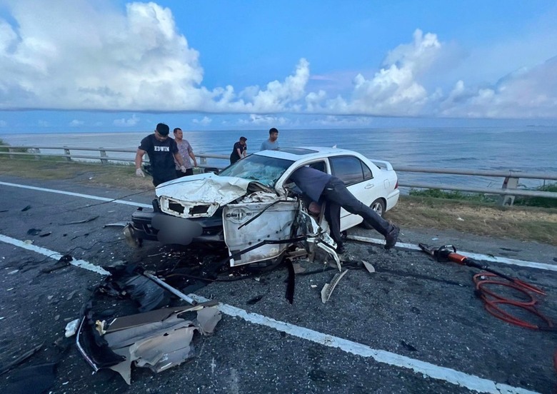 (台東)台11線中濱段🚗2車對撞☠️☠️燒成火球🔥🔥🔥🔥🔥🔥 釀1死1重傷