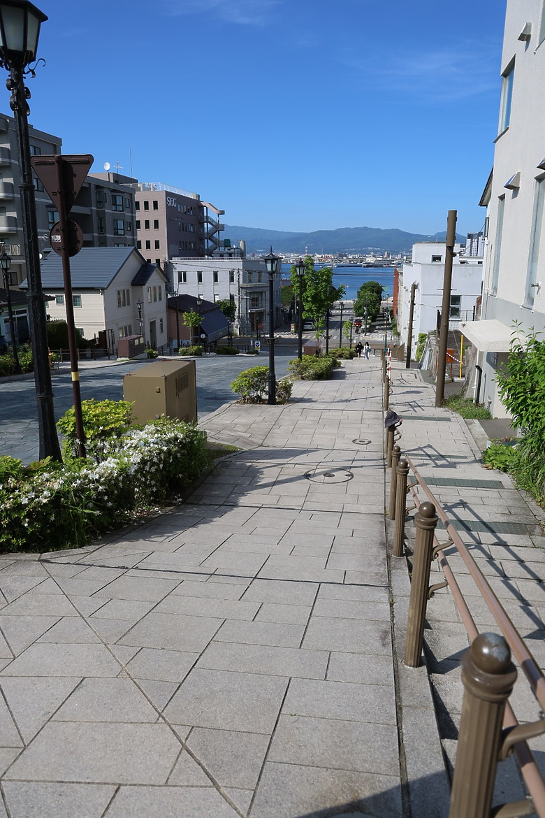 點我看大圖 夏日北海道自由行-函館篇(五稜郭/旬花/大黑屋/函館朝市/金森紅磚倉庫/小丑漢堡/八幡坂/元町/根室花丸/函館山)