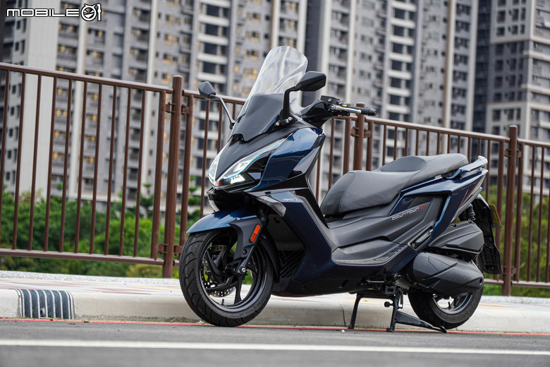 點我看大圖 KYMCO DOWNTOWN GT350 試乘|超乎預期的運動性、全方位黃牌大羊!