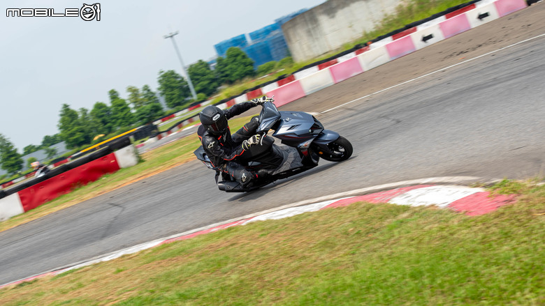 SYM JET SL / SL+ SuperC 小改款試駕|腹內大升級,導入電推 ZRSG 3.0!