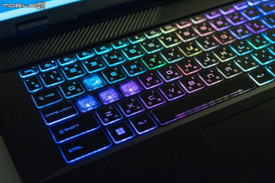 MSI Crosshair 17 HX AI 測試報告｜向旗艦效能靠齊的誠意電競之作